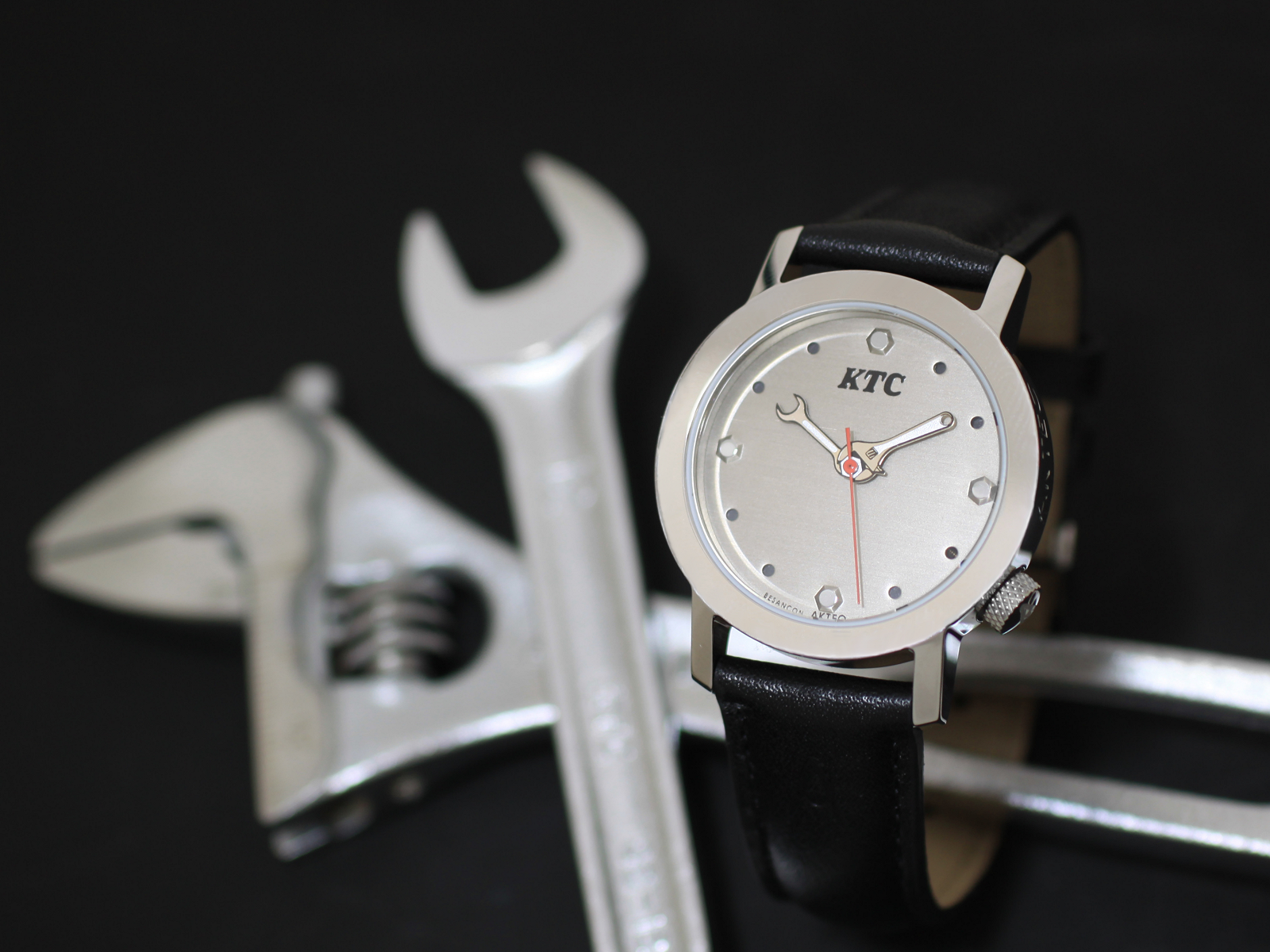 KTCオフィシャルグッズ「KTCオリジナル腕時計」YG-135 新発売 | KTCツールオフィシャルサイト